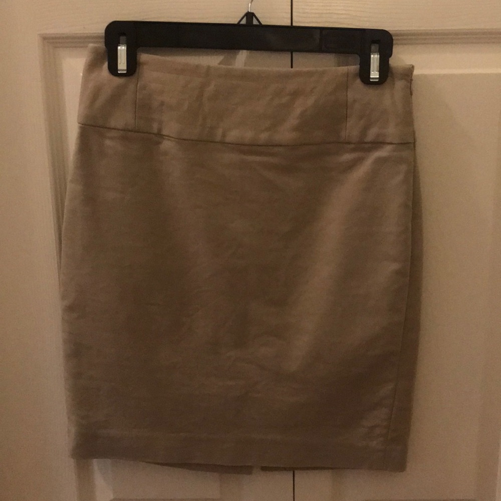 Like New! Banana Republic Tan Skirt. Size 0.